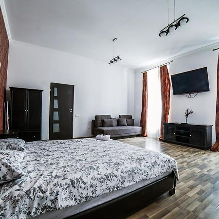 Central Studio Bnb Brasov Luaran gambar