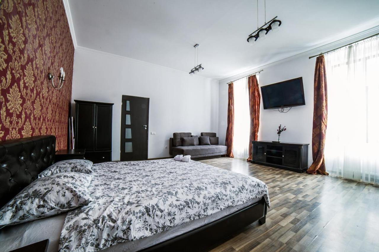 Central Studio Bnb Brasov Luaran gambar