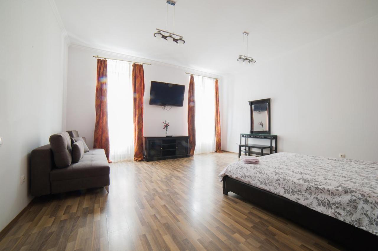 Central Studio Bnb Brasov Luaran gambar