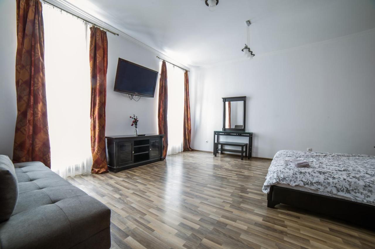 Central Studio Bnb Brasov Luaran gambar