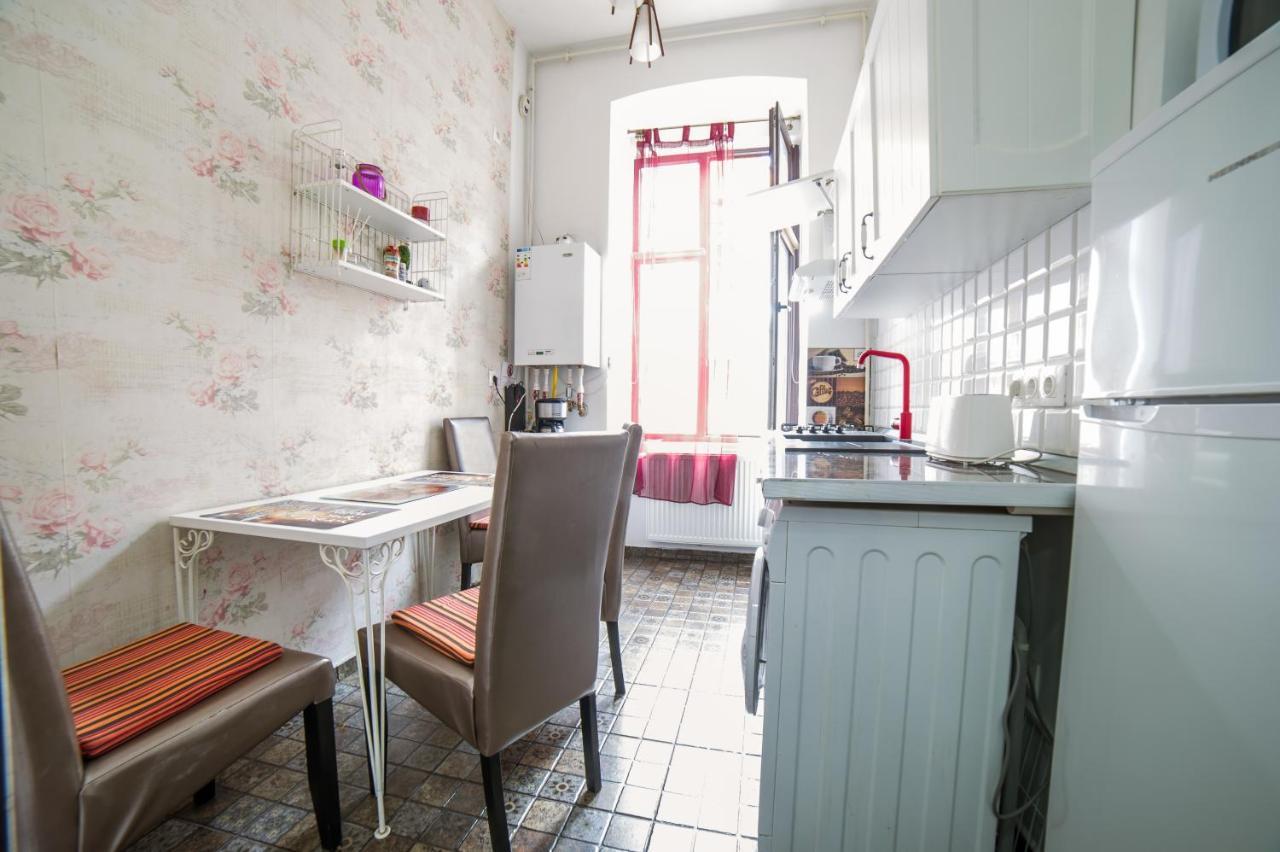 Central Studio Bnb Brasov Luaran gambar