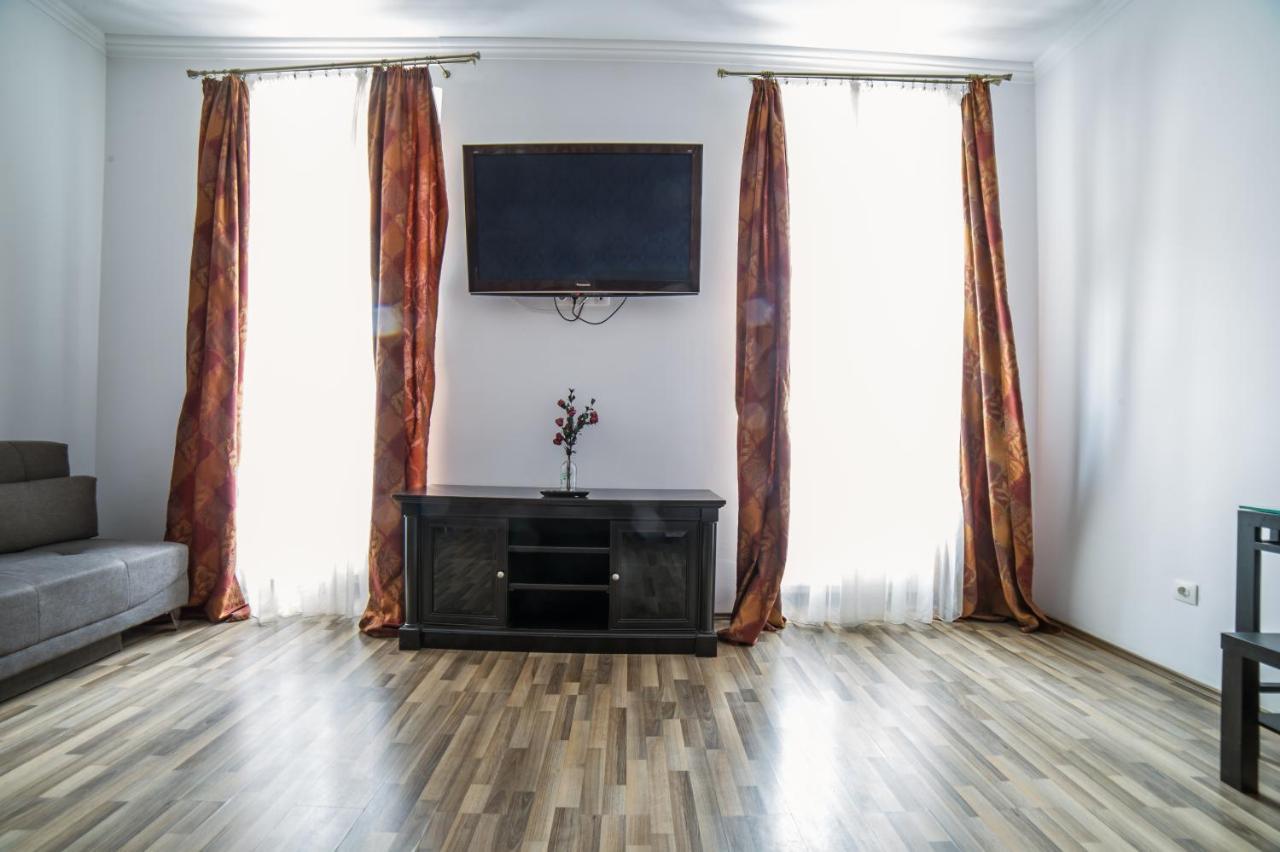 Central Studio Bnb Brasov Luaran gambar